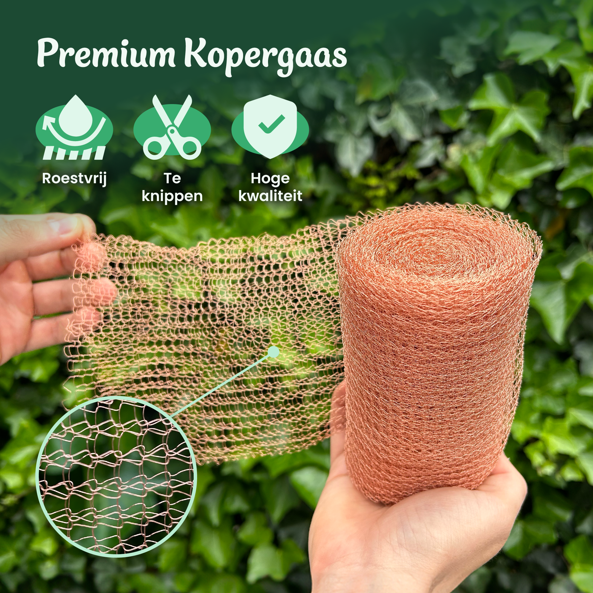 Premium kopergaas, roestvrij, makkelijk te knippen en van hoge kwaliteit, vastgehouden en gedemonstreerd in een tuinomgeving.